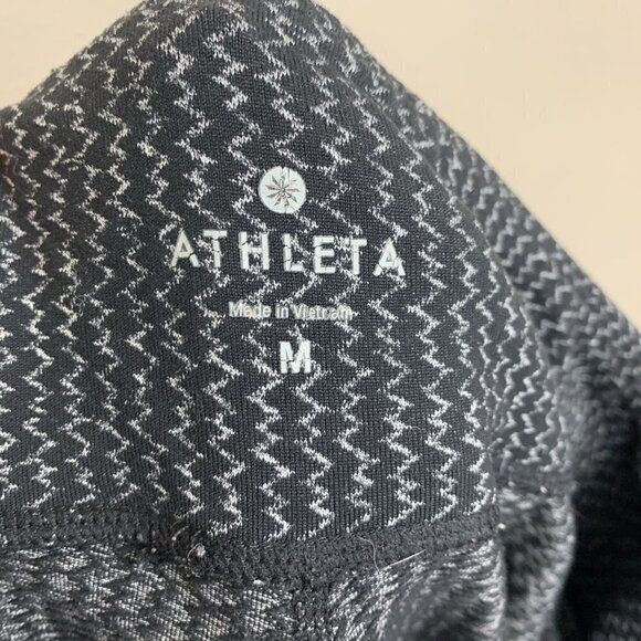 Athleta Grey and Black Zig Zag Stripe Leggings Size Medium - Picture 6 of 9